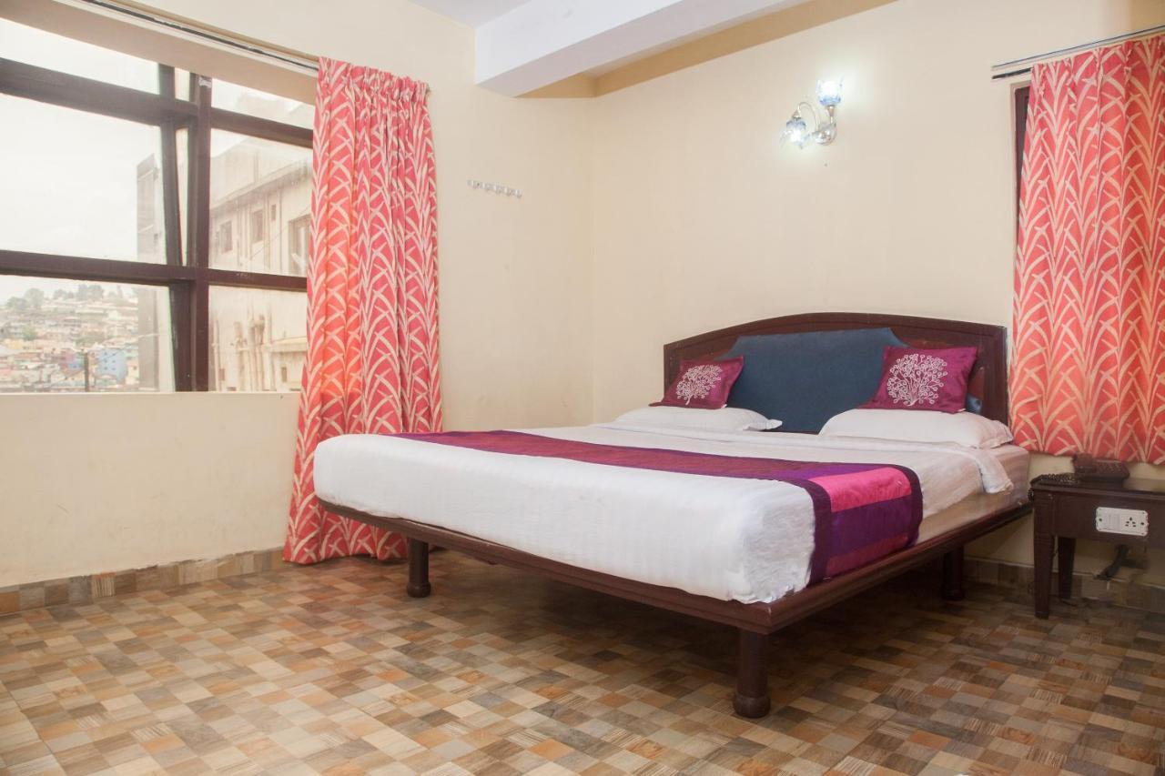 Oyo 12357 Hotel Nilgiris Inn Udagamandalam Exterior foto